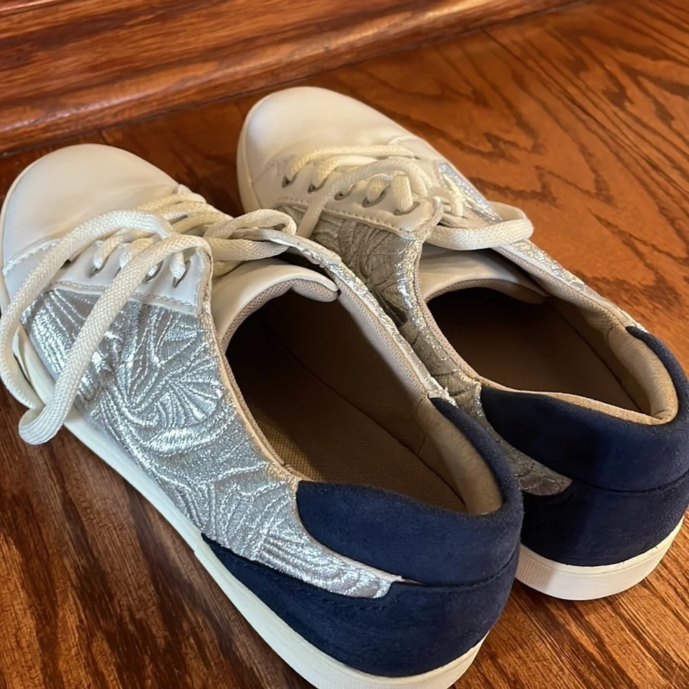 Naturalizer women’s MORRISON 4 sneaker suede heel metallic embroidered size 9.5W